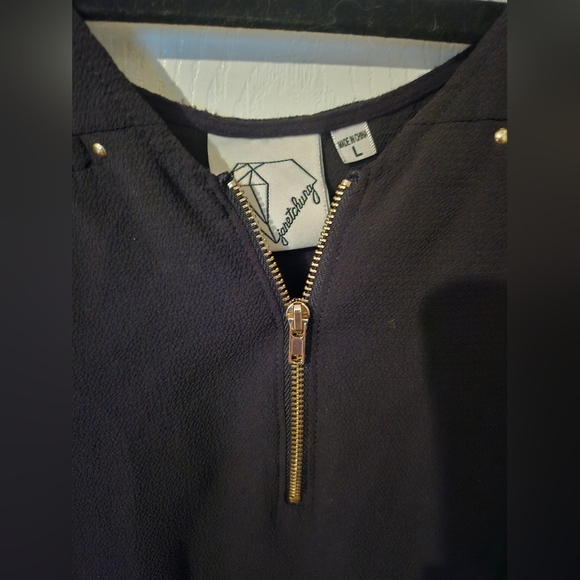 Top - Picture 2 of 2